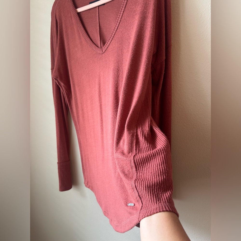 Abercrombie & Fitch Rust V-Neck Sweater - Picture 6 of 6